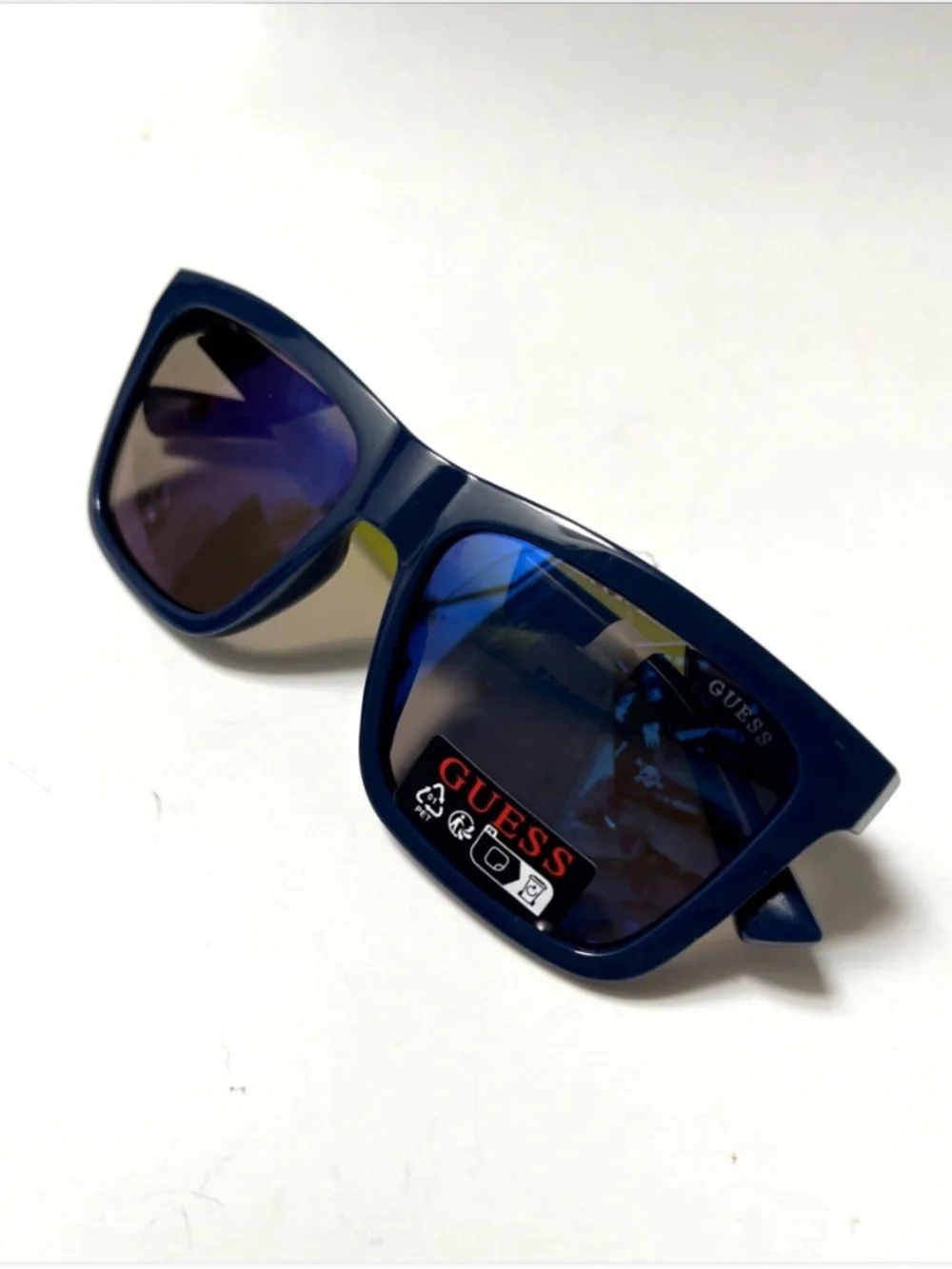 New GUESS Classic Sunglasses GO00067 Acetate Navy Blue Iridescent Lens Green
